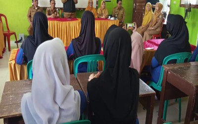 Sekda Way Kanan Machiavelli, Tinjau Kegiatan Cek Kesehatan Gratis di SMPN 1 Blambangan Umpu
